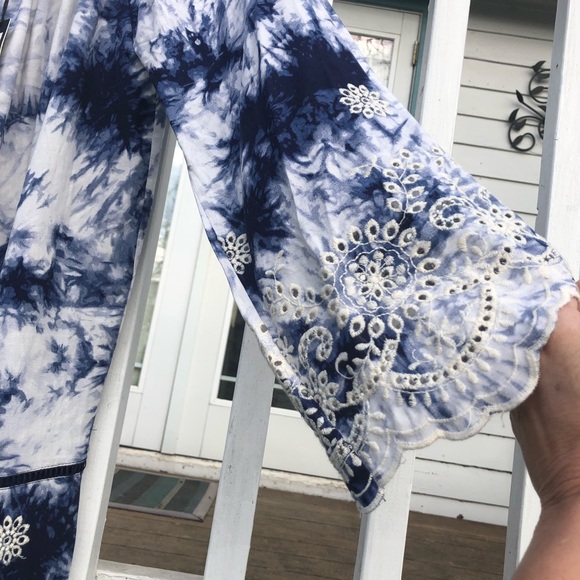 ROMEO & JULIET Off-the-Shoulder Tunic Dress. So Gorgeous with Lace Embellishing! - Picture 4 of 10